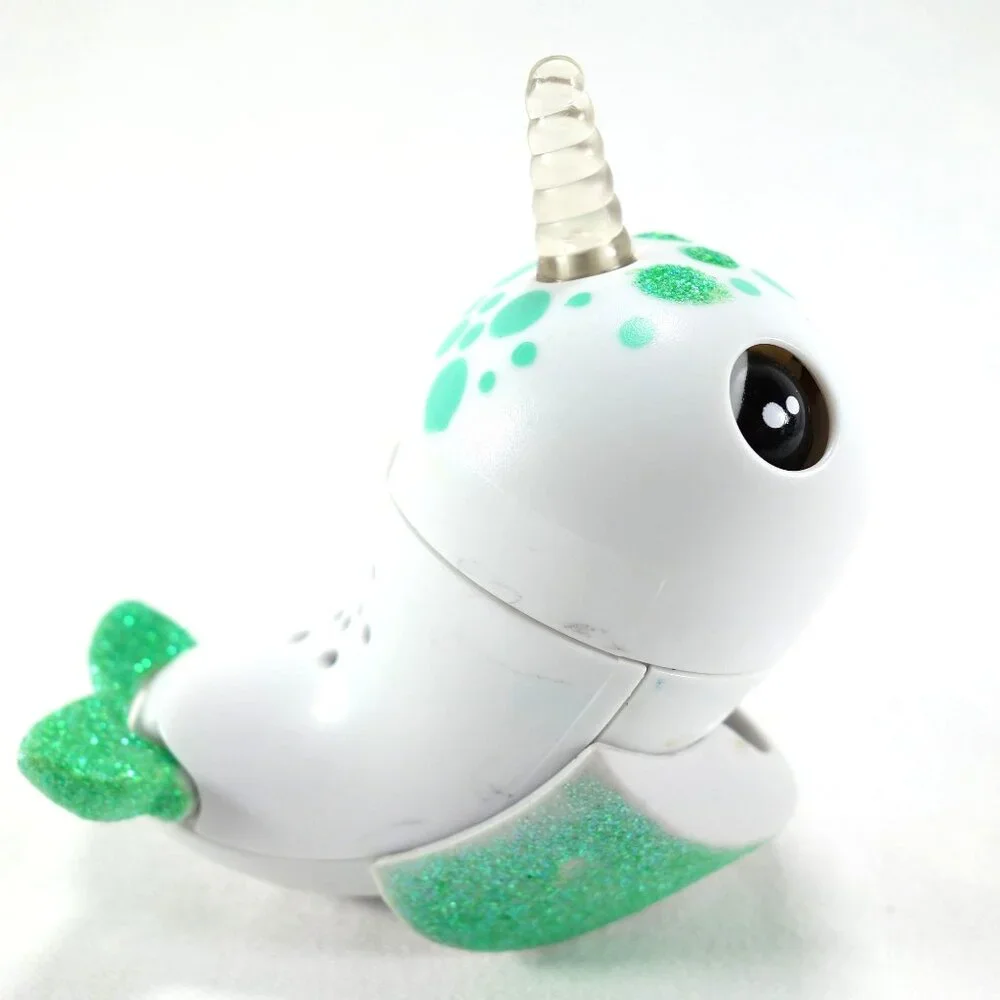 Wowwee 2018 Fingerling Glitter Narwhai Glow in‎ the Dark Raya Interactive Toy